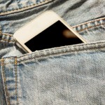 Estudo sugere que guardar celular no bolso pode afetar qualidade do esperma