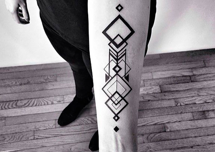 tatuagem-geometrica-preta
