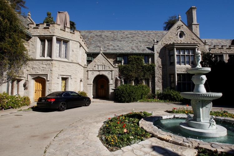 A view of the Playboy Mansion in Los Angeles, California February 10, 2011. REUTERS/Fred Prouser (UNITED STATES - Tags: ENTERTAINMENT) - RTXXPQF