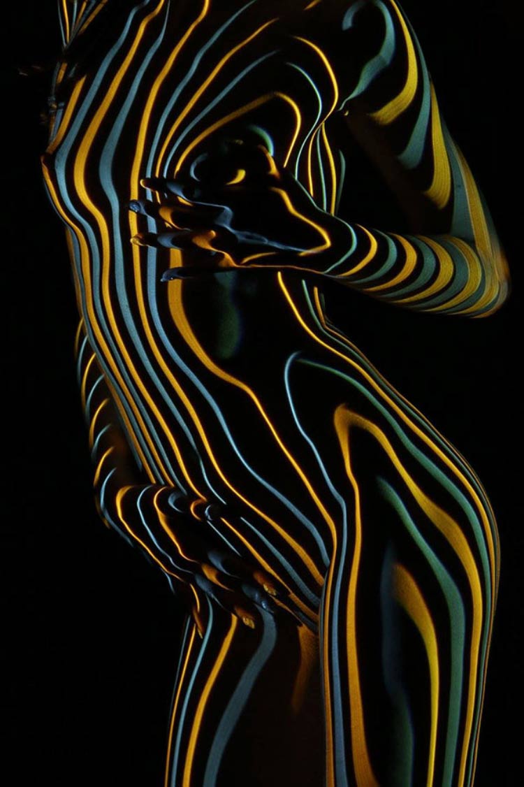 woman-portraits-light-stripes-patterns-shadow-photography-dani-olivier-2