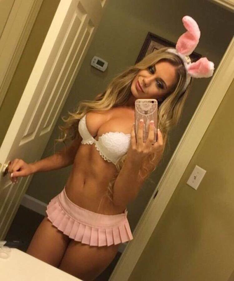 selfie-bunny-girl